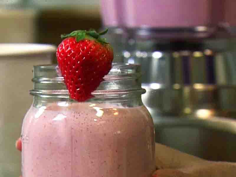 Strawberry Vanilla Bean Milkshake Recipe — Savory Spice